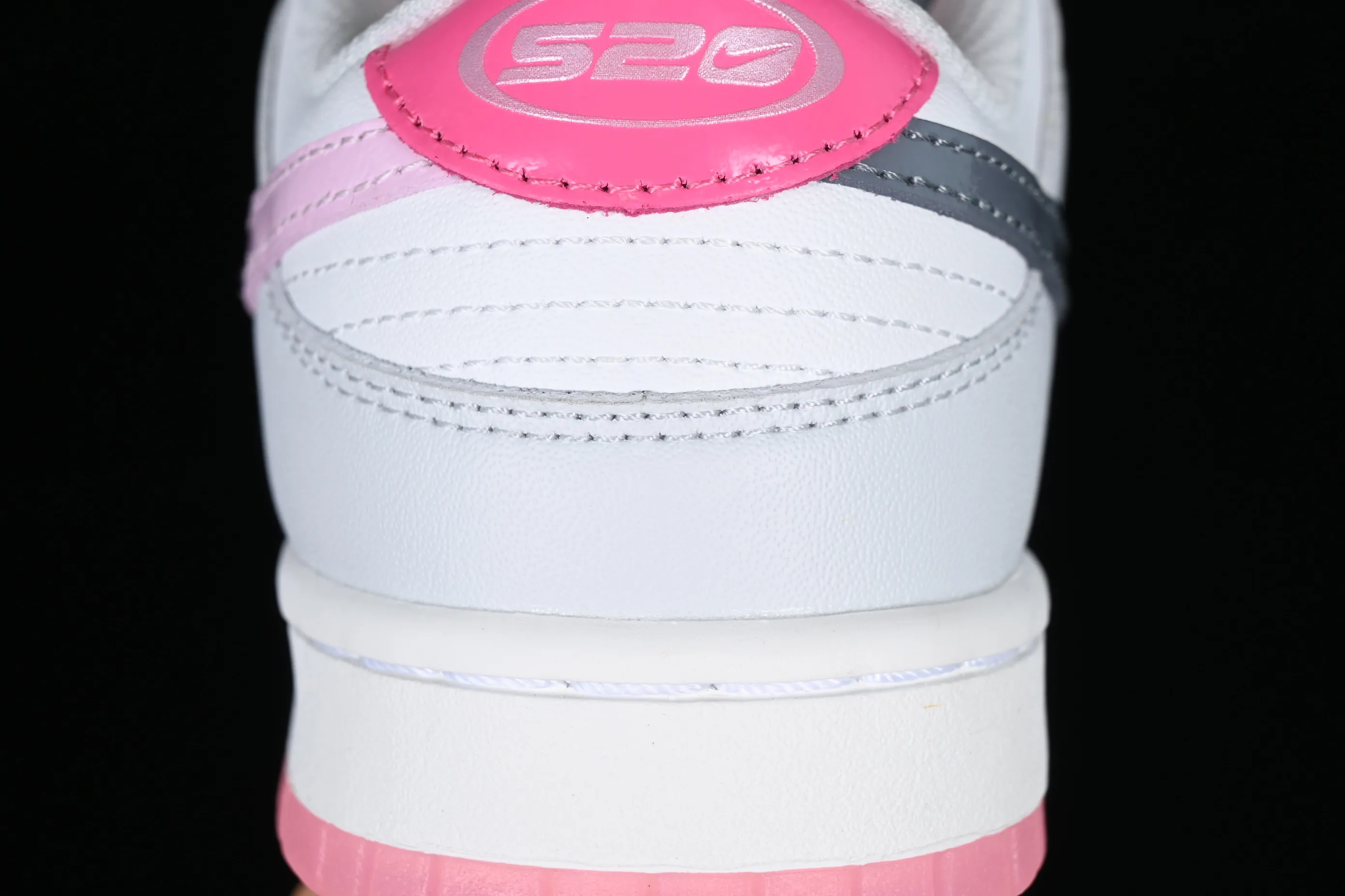 All categories Nk SB Dunk series Nk SB Dunk Low low-top sneakers F version Nk SB Dunk Low "520" Valentine's Day limited SB low-top sports and leisure sneakers FN3451-161